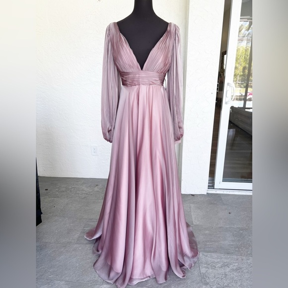 Mac Duggal Evening 67414D Long Sleeve Deep V-Neck Gown Size 4 Prom Pageant Dress - Picture 2 of 11